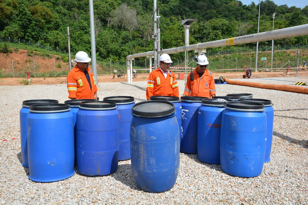 Management and Myanmar Labor visit ZOC 075